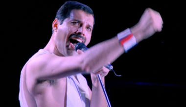 Filha que Freddie Mercury teria mantido em segredo fala pela 1ª vez após sua existência vir à tona: 'Não foi fácil' | Celebridades