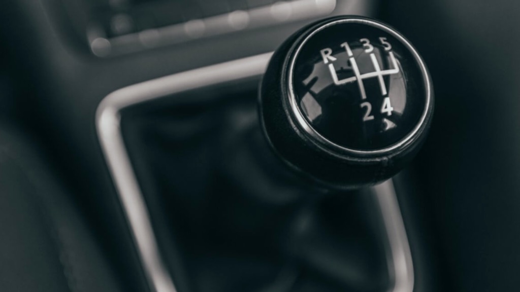 Carro com mudança engatada gasta mais que em "ponto morto"?