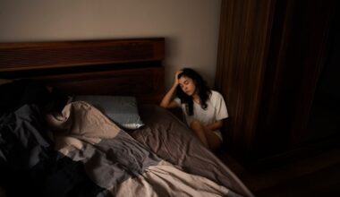O que significa acordar várias vezes durante a noite, segundo a ciência?