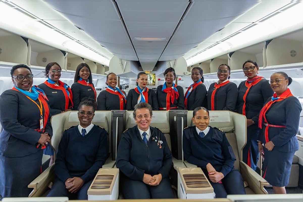 Voo especial da TAAG operado exclusivamente por mulheres celebra o Dia da Mulher Africana