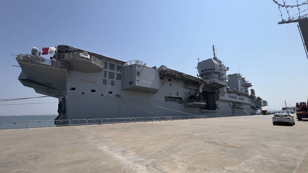 navio de guerra italiano trieste