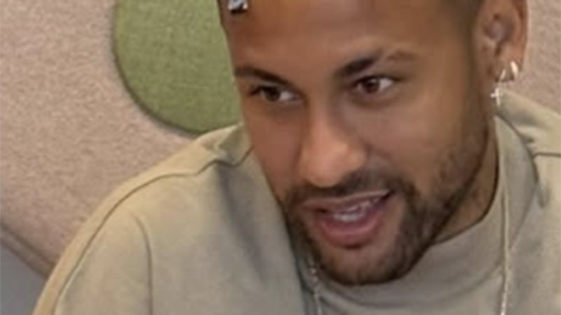 Neymar Jr exibe foto inédita com 3 dos 4 filhos em sua mansão