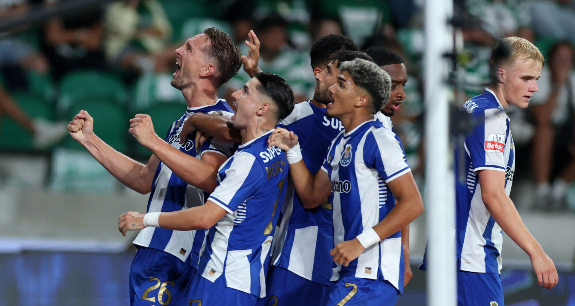 Farioli iluminou arco triunfal de William Gomes. FC Porto vence Sporting em Alvalade e é líder da Liga
