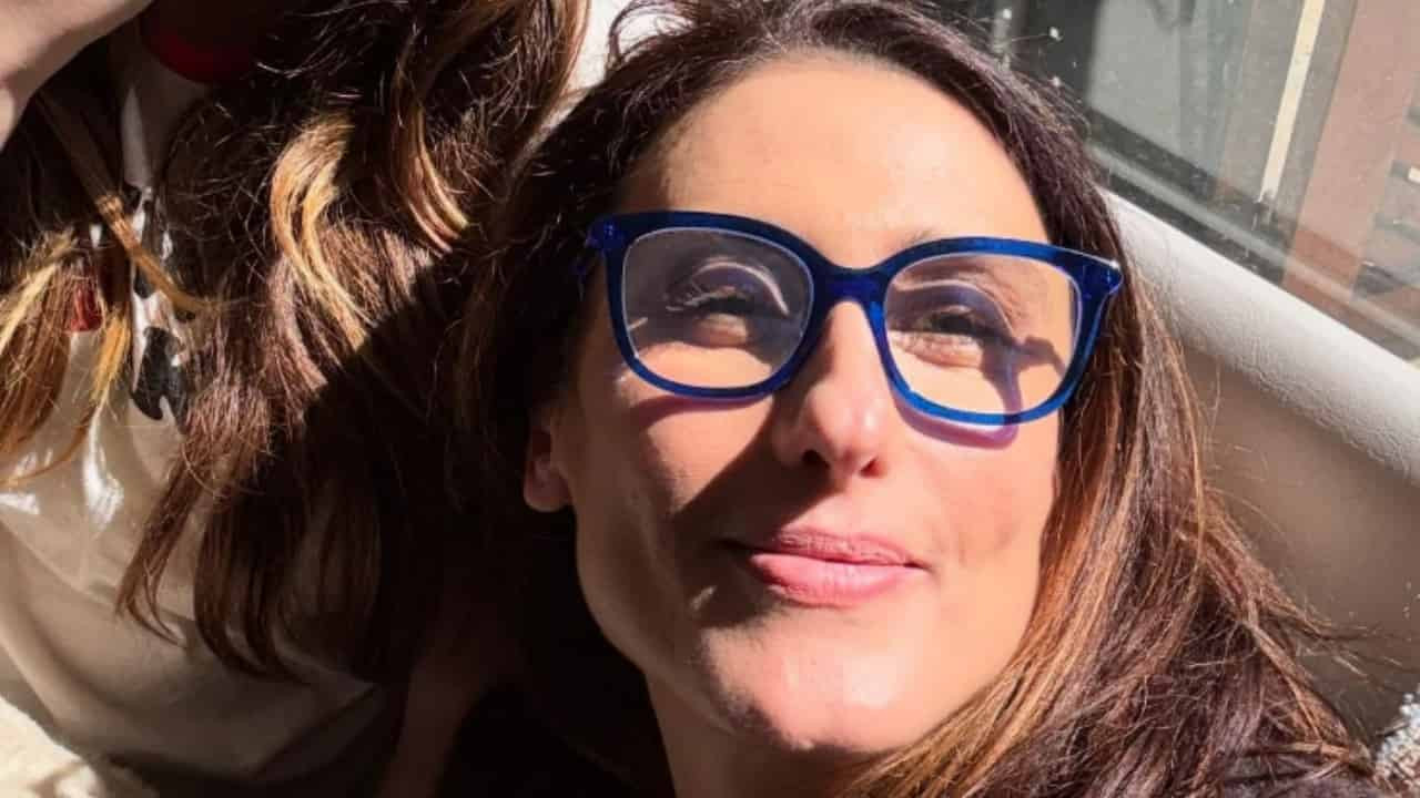 Paola Carosella dá resposta atravessada após ser criticada por internauta