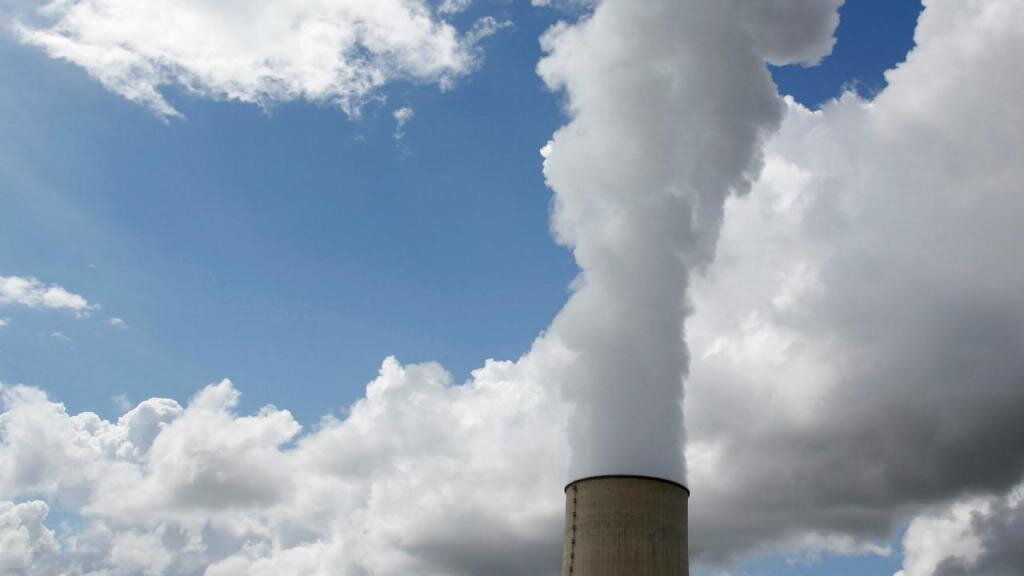 Poluição atmosférica agrava declínio cognitivo e risco de enfarte, revelam estudos europeus