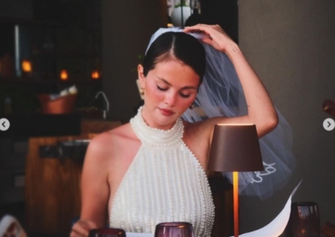 Selena Gomez abre álbum de despedida de solteira no México - Portal do Holanda