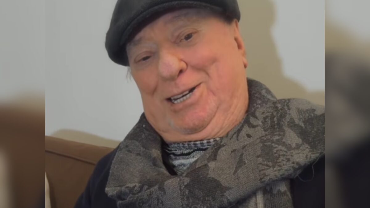 Raul Gil abriu o coração em um vídeo (Foto: Redes sociais, Reprodução)