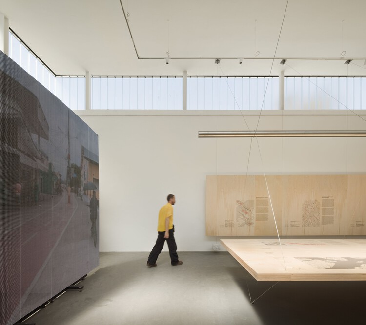 (RE)INVENÇÃO: Pavilhão do Brasil na Bienal de Arquitetura de Veneza / Plano Coletivo - Fotografia de Interiores