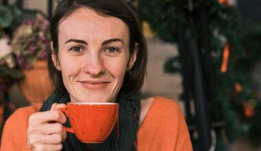 O seu café matinal pode mesmo torná-lo mais feliz, diz a ciência