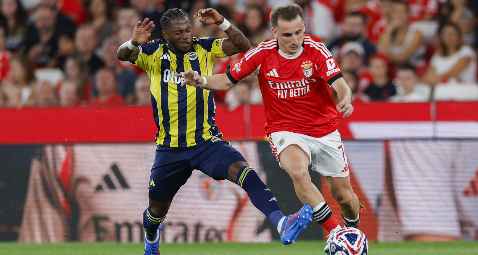 Notícia na Turquia: Fenerbahçe fecha acordo com o Benfica e Akturkoglu viaja esta semana