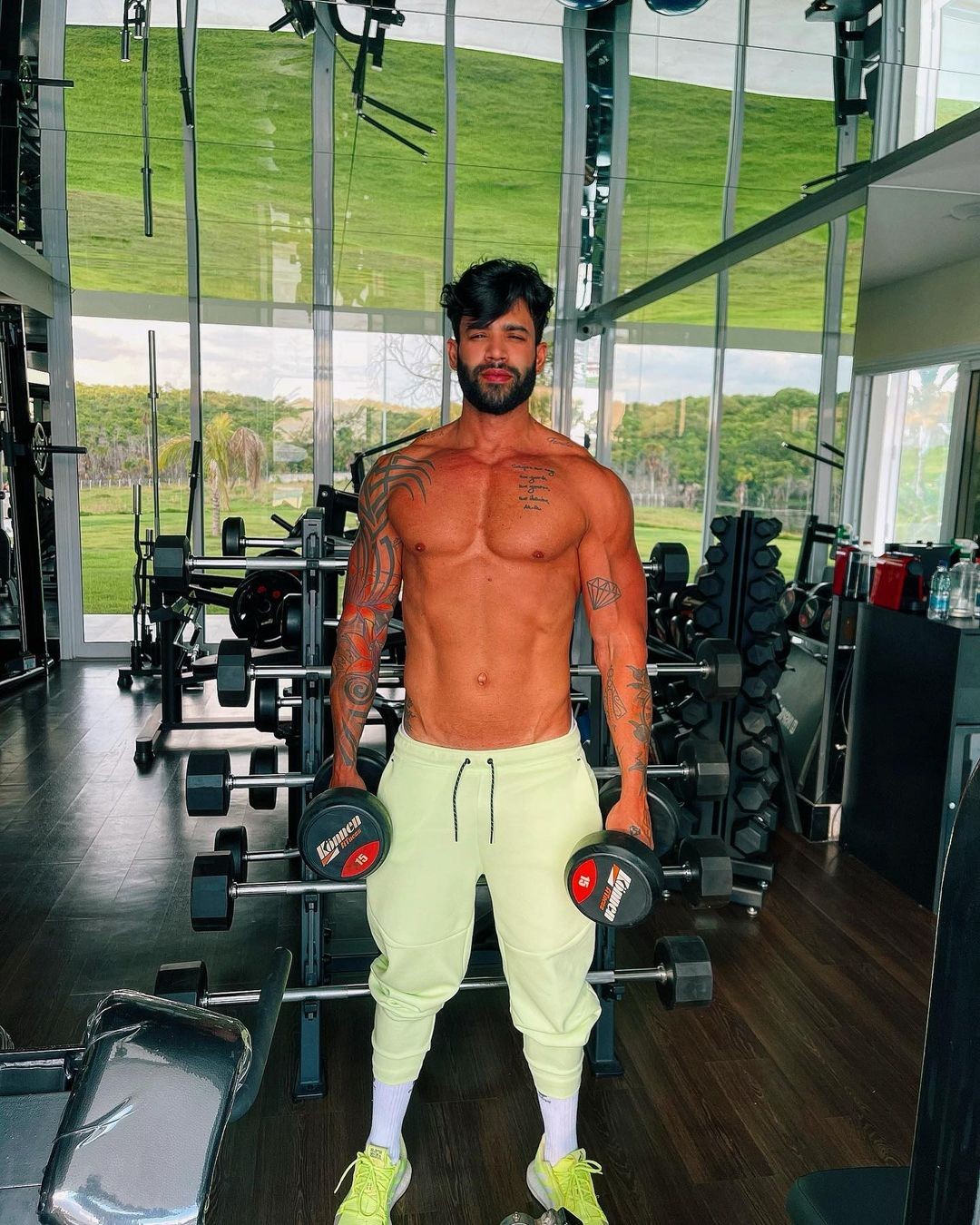 Casa de Gusttavo Lima possui uma academia — Foto: Reprodução Instagram