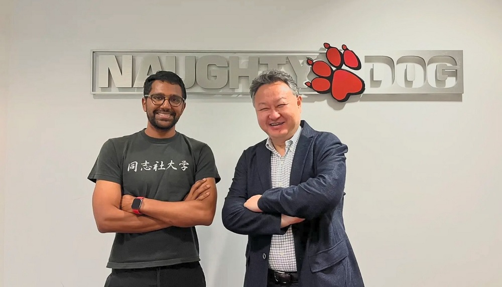 Vinit Agarwal ao lado de Shuhei Yoshida