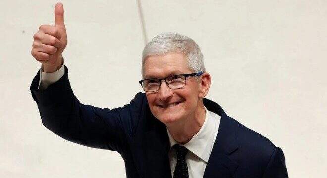 Tim Cook defende atraso da Apple em Inteligência Artificial