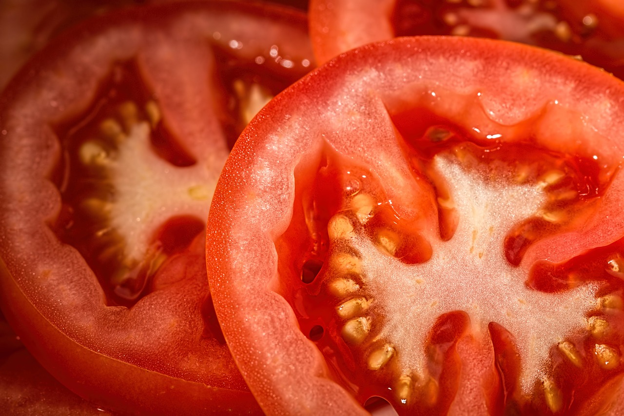 Este fruto melhora o suporte proteico para ganho de massa muscular e formação da estrutura do bebê, em gestantes. Por possuir potássio, ele ajuda a prevenir a pré-eclâmpsia, que pode causar convulsão e outras sérias complicações.-Imagem de Niek Verlaan por Pixabay
