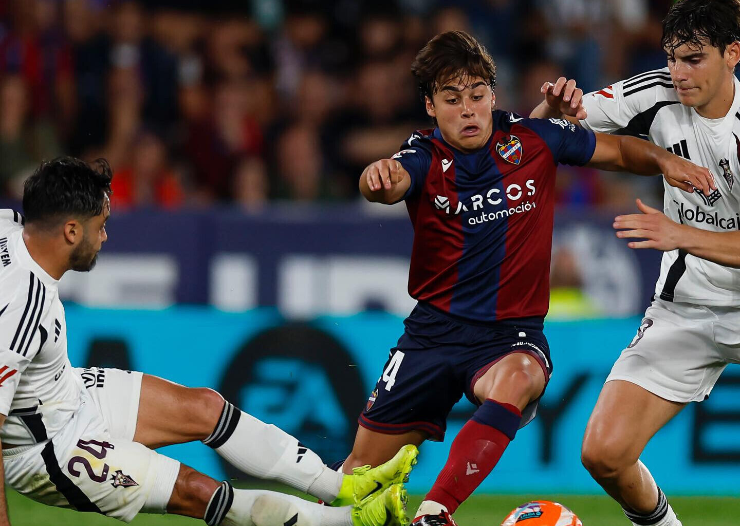 Carlos Álvarez, extremo do Levante, apontado ao Benfica