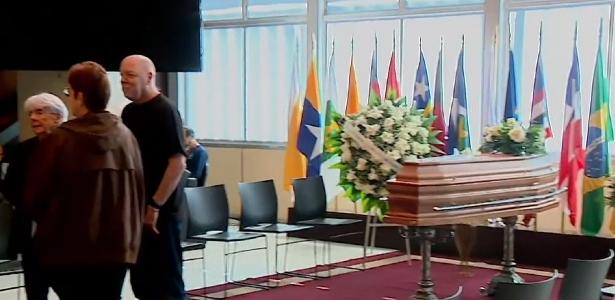 Velório de Luis Fernando Verissimo acontece na Assembleia Legislativa do Rio Grande do Sul