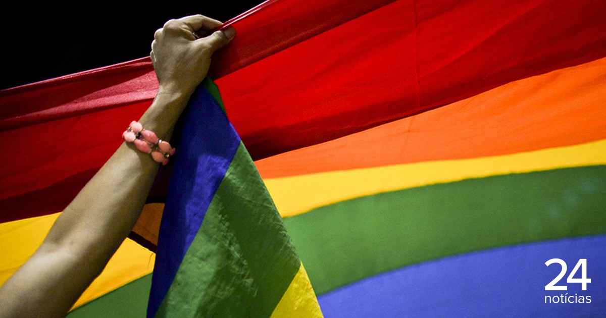 EUA. Removida passadeira LGBT que servia de memorial a vítimas do massacre em discoteca - Atualidade