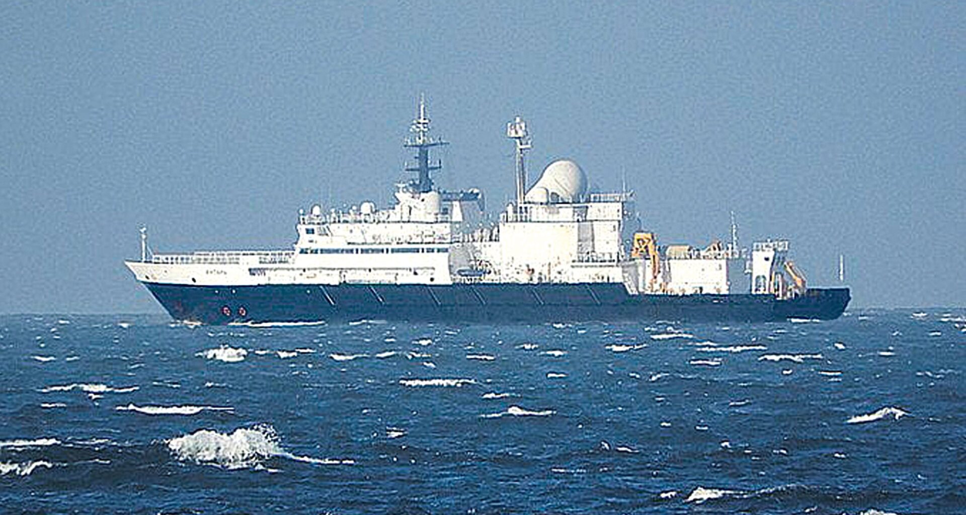 Marinha vigia ameaça russa a cabos submarinos