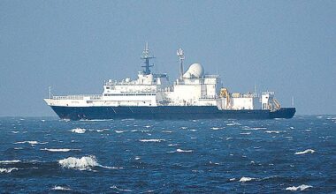Marinha vigia ameaça russa a cabos submarinos