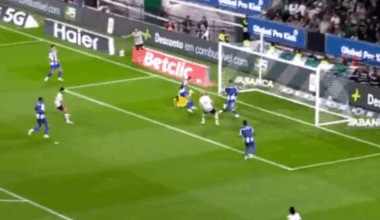 Sporting reduz para 1-2 com este autogolo de Nehuén Pérez: veja o lance - O Jogo