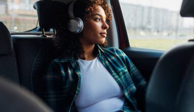 Sua playlist pode ser a chave para aliviar o enjoo em viagens no carro