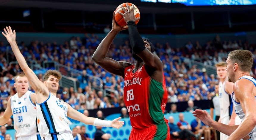 Portugal vence Estónia e qualifica-se para os oitavos de final