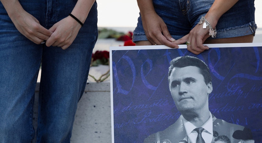 "Ei, fascista! Apanha" e "Bella ciao". Mensagens antifascistas nos invólucros das balas do alegado atirador de Charlie Kirk