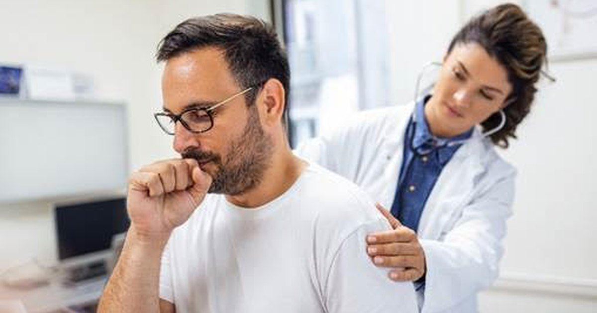 Tosse persistente e falta de ar estão entre os sinais da doença