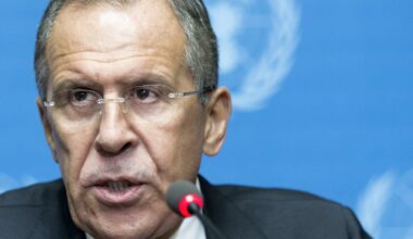Lavrov diz que a Rússia está numa "guerra real" com a NATO e a UE