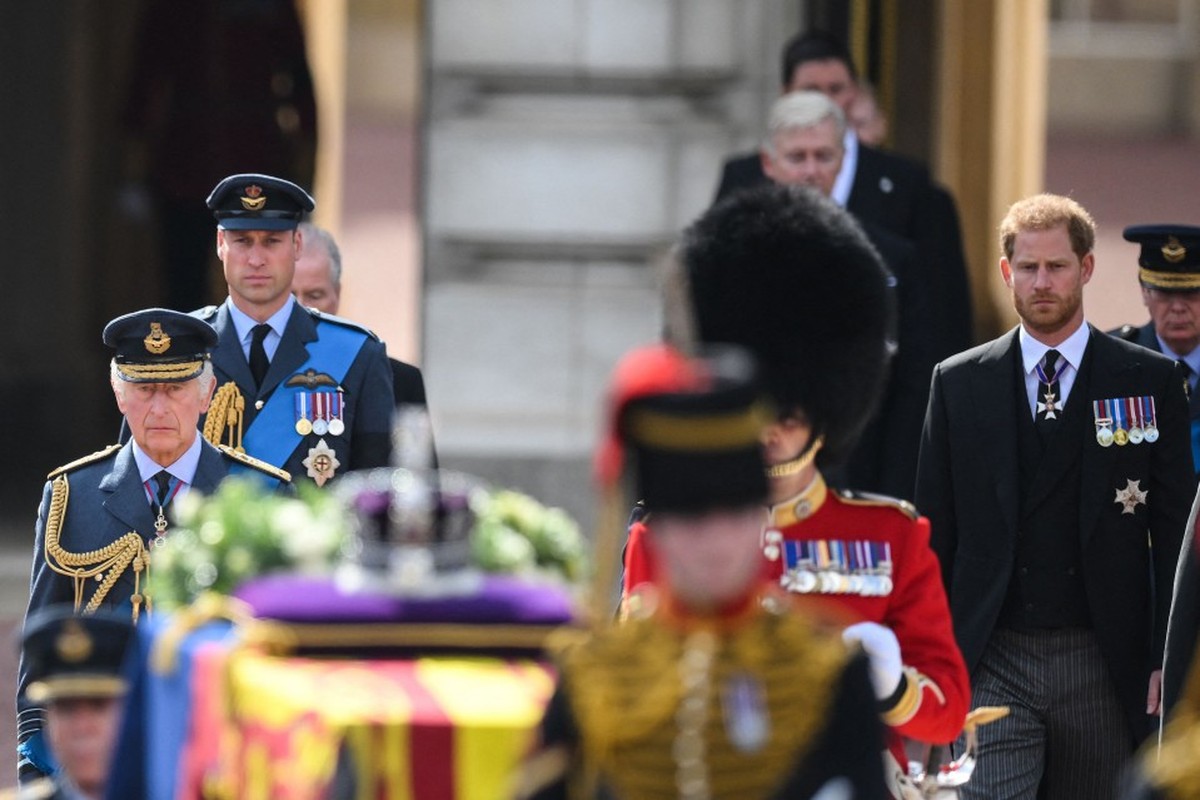 Príncipe Harry está cada vez mais perto de levar os filhos de volta ao Reino Unido após se reunir com Charles, diz site