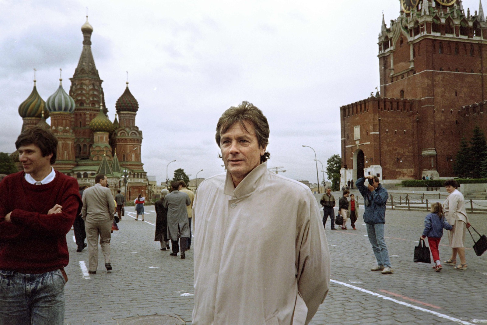 Alain Delon em1990 ao participar do primeiro Soviet Music Day Festival, na Rússia — Foto: VITALY ARMAND / AFP