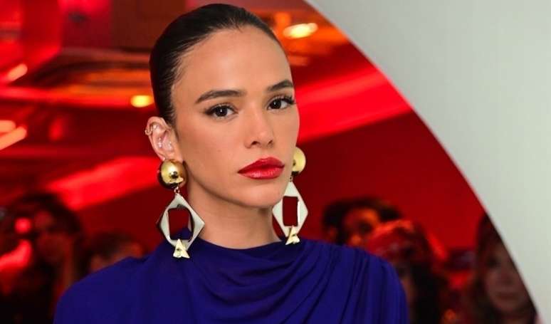 Após Bruna Marquezine recusar papel de cafetina em série com Cauã Reymond, Globo define atriz substituta e corta pesada história da trama.