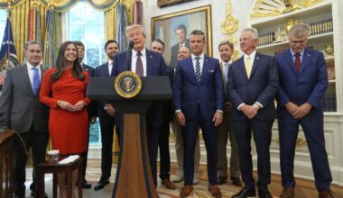 Trump anuncia que ataque dos EUA a barco venezuelano matou 11 "narcoterroristas"