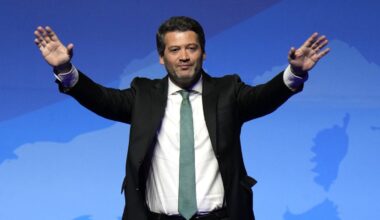 Ventura elogia violência contra imigrantes em Espanha