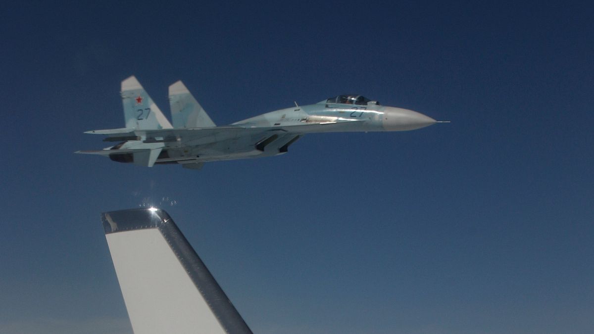 Caças húngaros intercetam cinco aviões russos perto do espaço aéreo da Lituânia