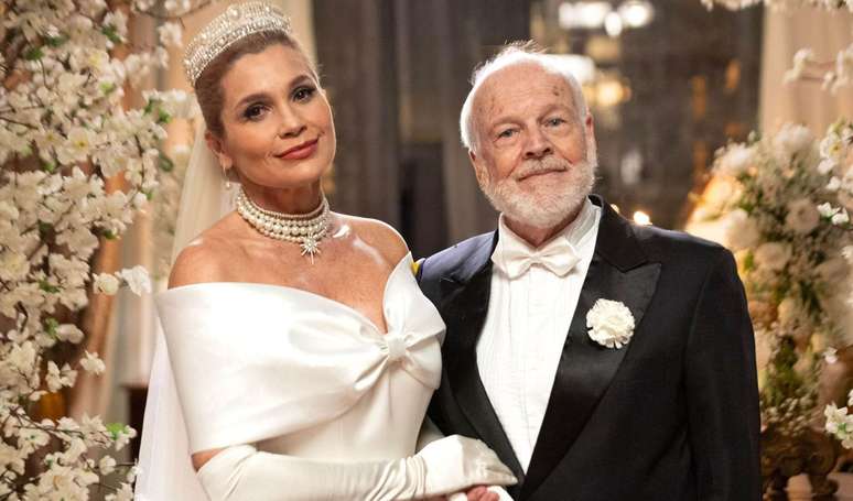Jaime Leibovitch contracena com Flavia Alessandra na novela Eta Mundo Melhor.