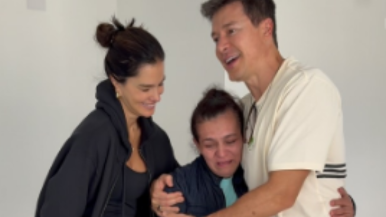 Rodrigo Faro e Vera Viel presenteiam funcionária com apartamento / Reprodução: Instagrma