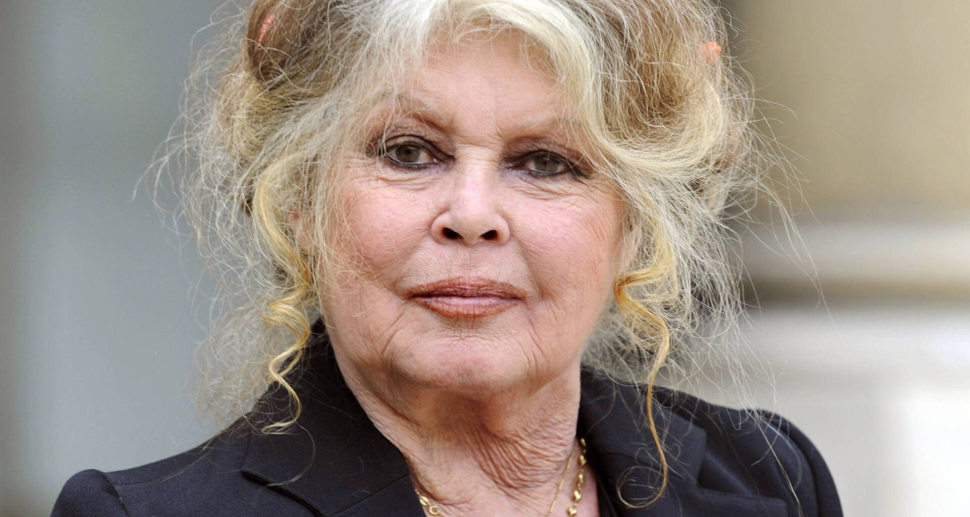 Brigitte Bardot diz que a direita é remédio para a agonia - 30/09/2025 - Ilustrada