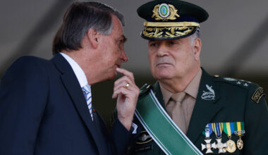 Análise: defesa de Bolsonaro tenta ofuscar minuta do golpe - 03/09/2025 - Poder