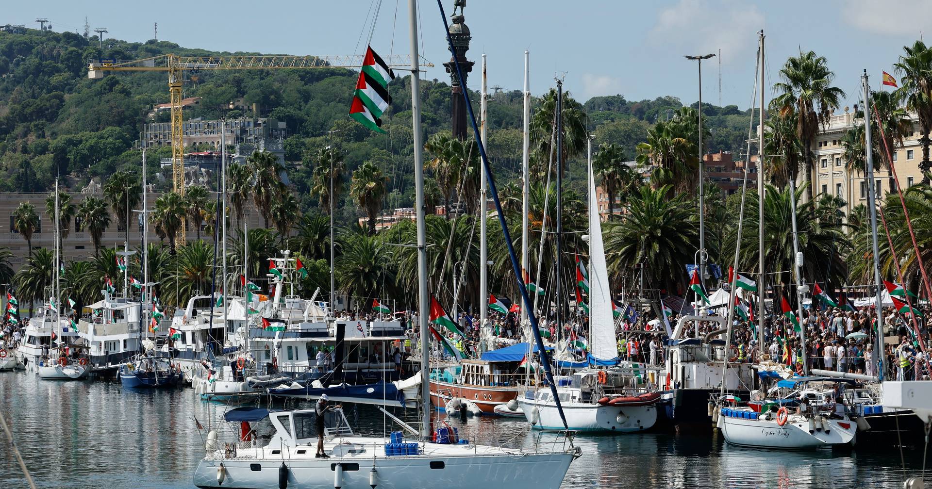 Condições meteorológicas obrigam flotilha humanitária a voltar para trás