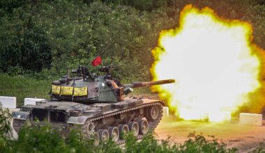 Há cada vez mais países a aumentarem os seus arsenais: “O mundo tornar-se-á mais perigoso e chamaremos a este período a Segunda Guerra Fria”