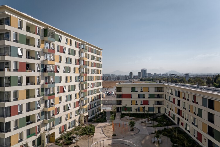 Complexo Residencial Mirador Laguna / Mobil Arquitectos + Álvaro Arancibia Arquitecto - Imagem 3 de 24