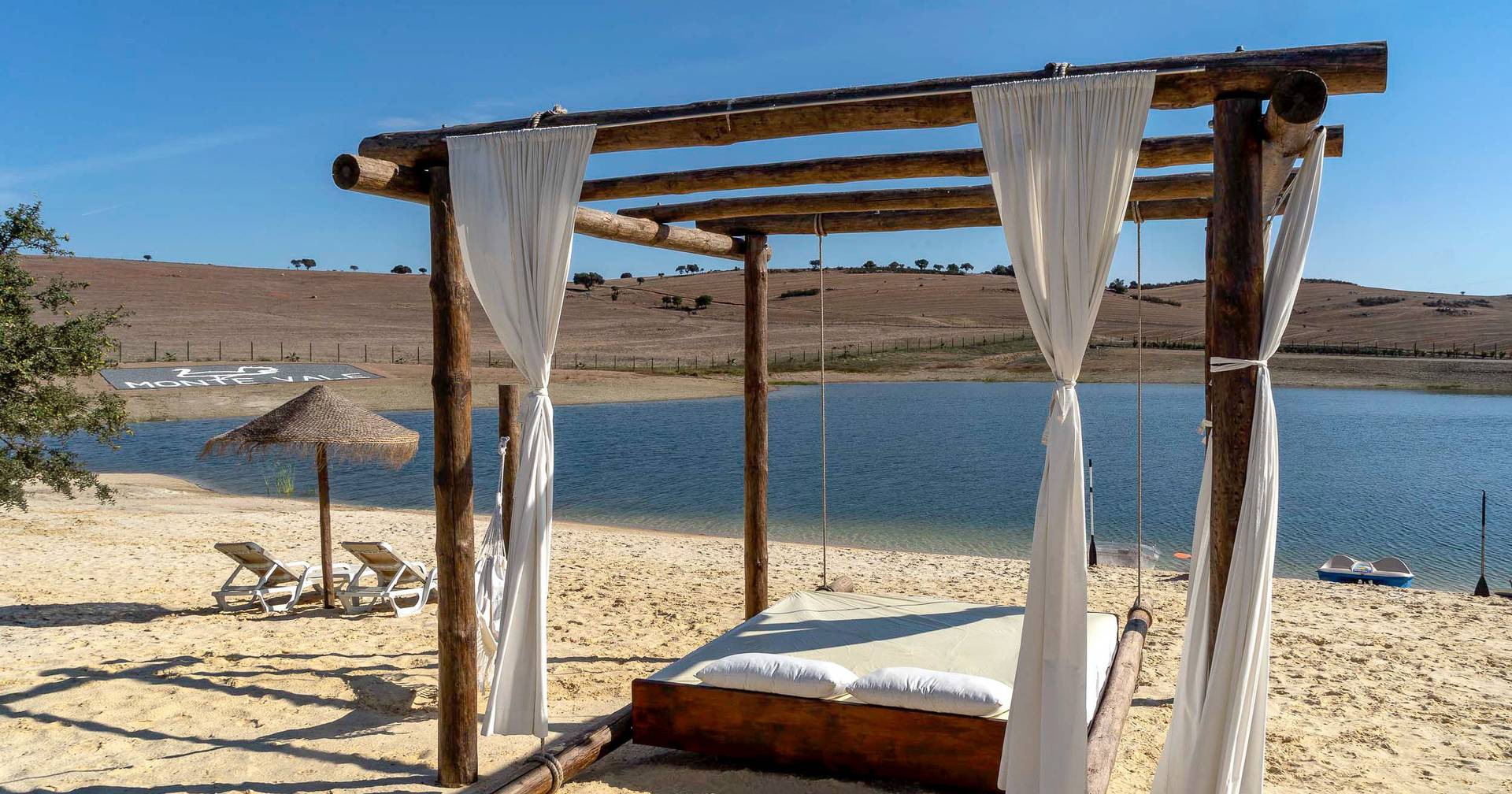 Com praia fluvial privada, este refúgio em Castro Verde convida a viver o Alentejo sem pressas
