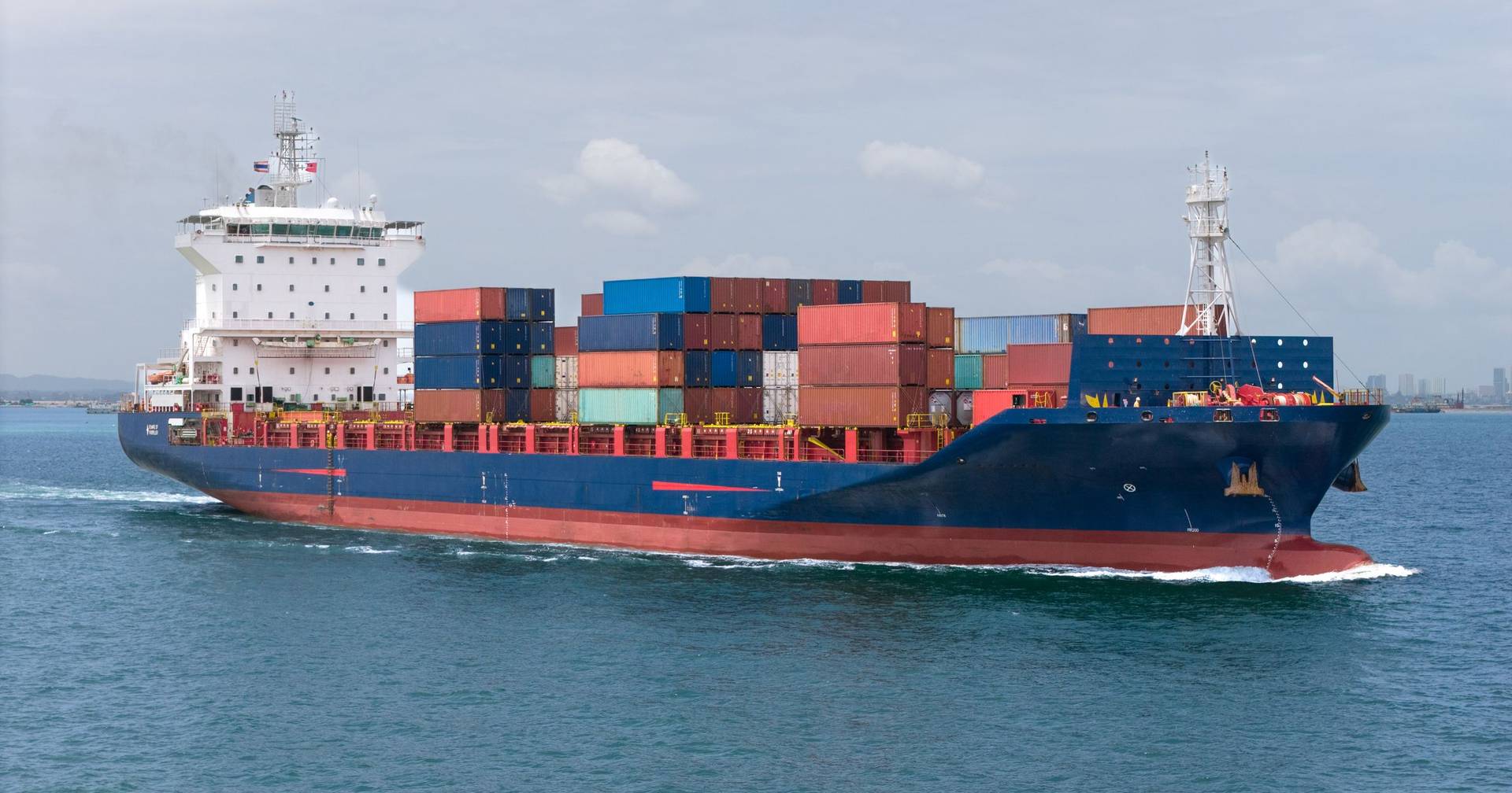 Homens armados capturaram navio mercante na costa algarvia