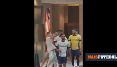 VÍDEO: Cristiano Ronaldo perde a paciência e empurra adepto