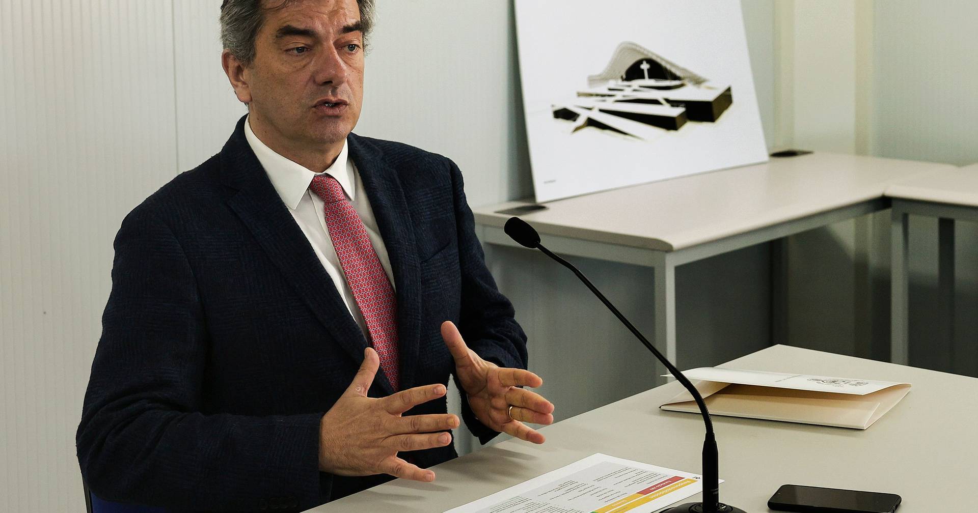 Elevador da Glória: vice-presidente da Câmara de Lisboa, que tutela a mobilidade, diz que responsabilidade política é sua e não de Moedas