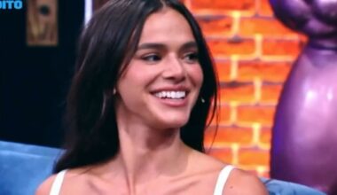 "Duro três meses": no Lady Night, Bruna Marquezine brinca sobre duração dos relacionamentos