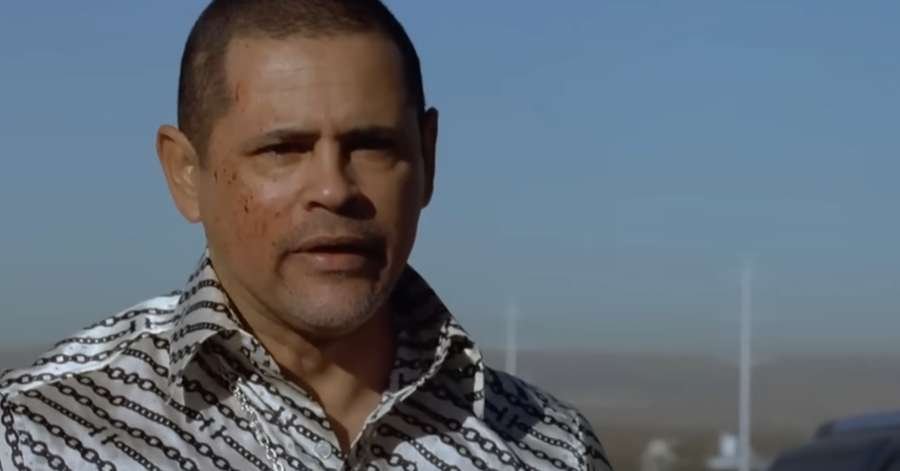 Ator de “Breaking Bad” agride filha do vizinho com mangueira e é preso