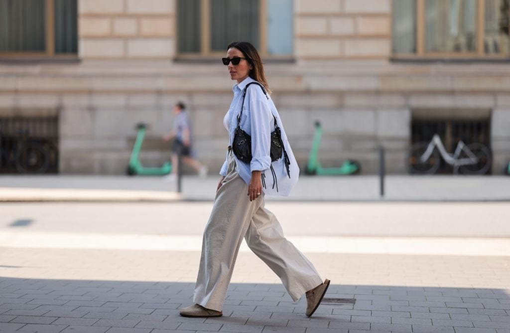 Arruma as sandálias Birkenstock. Estes sapatos de outono vão sair à rua