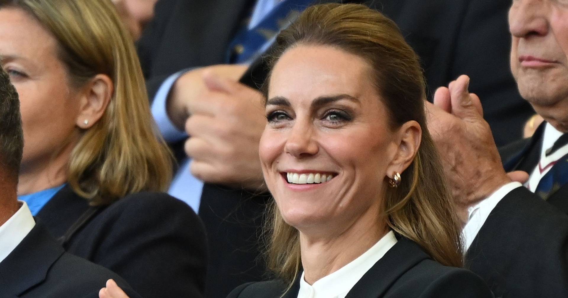 Arrependimento, ou...? Dias depois de surgir loira, Kate Middleton volta a aparecer morena
